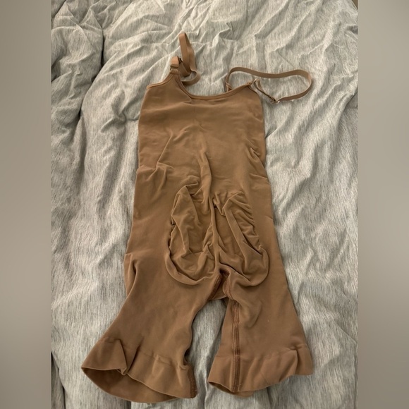 Skims Seamless Sculpting OPEN BUST THONG BODYSUIT - Picture 6 of 6